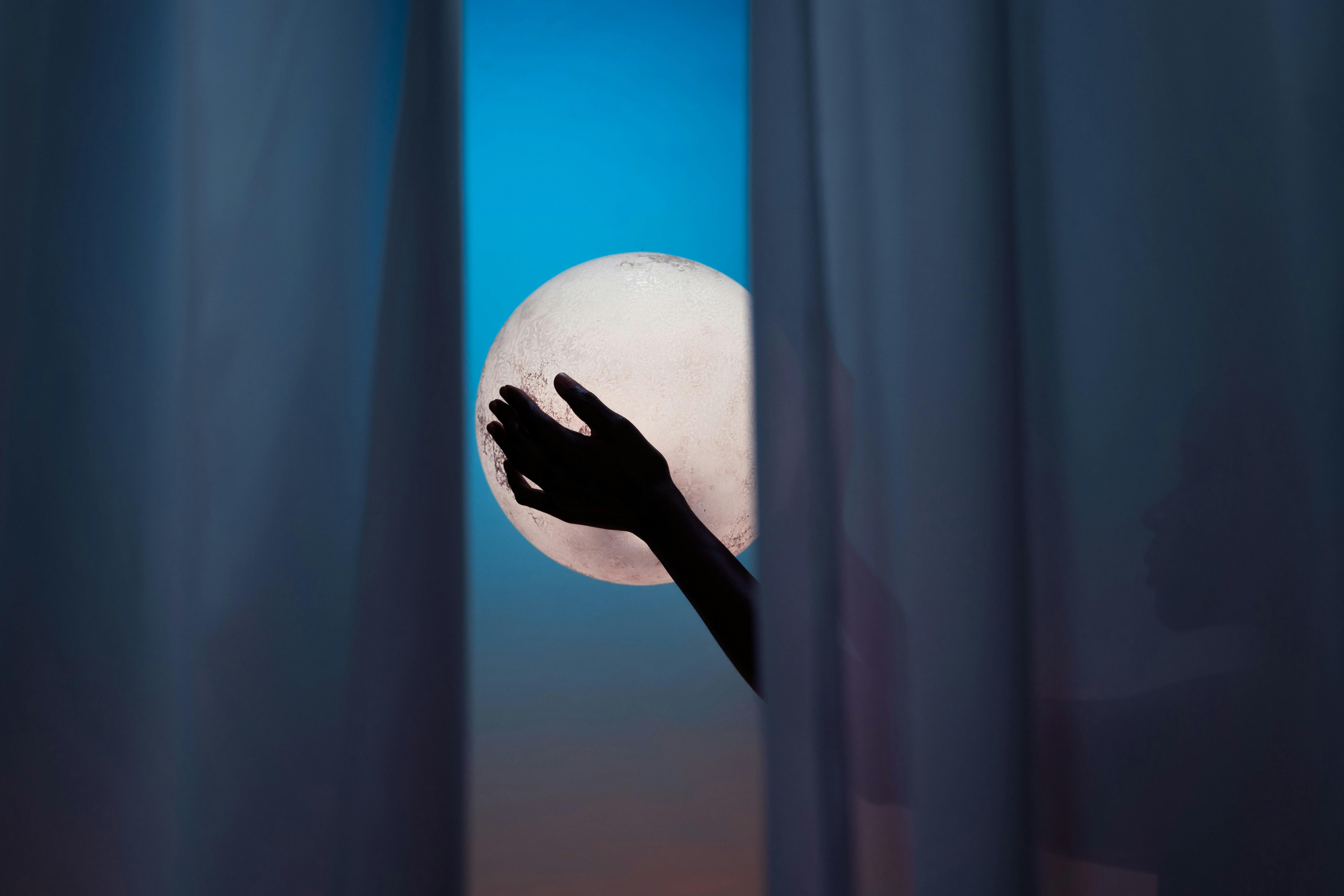 Lunar Reflections: A Cozy Guide to Full Moon Rituals